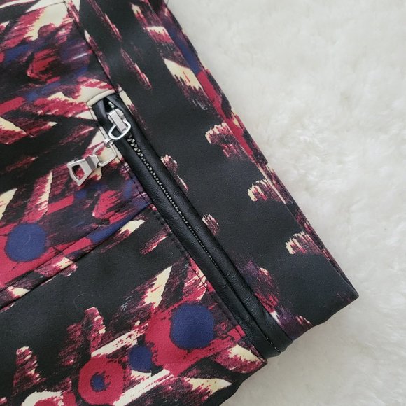 H&M Casual Women's Mini Skirt NEW Size 10 Black Red Blue - Picture 3 of 8